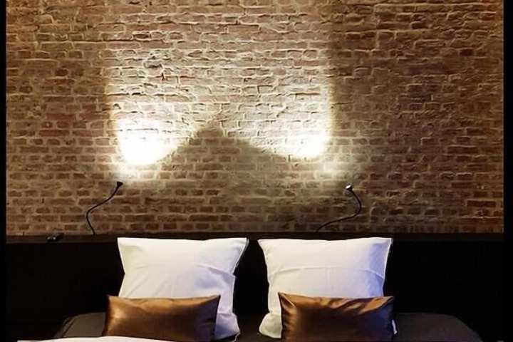 Room 27 of 64
