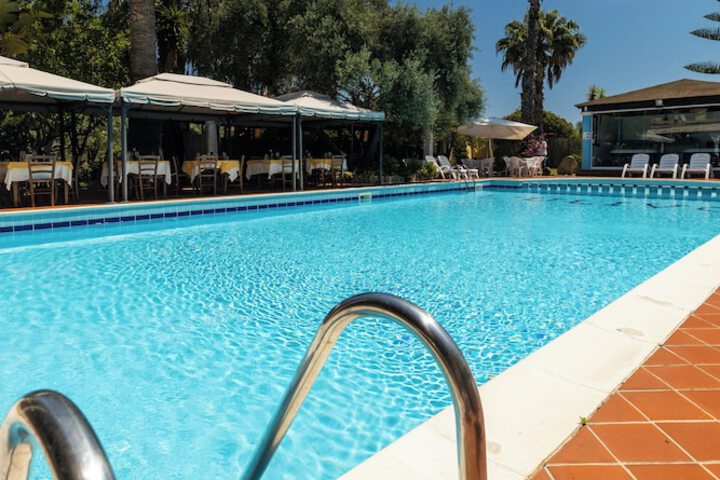 Hotel with Pool