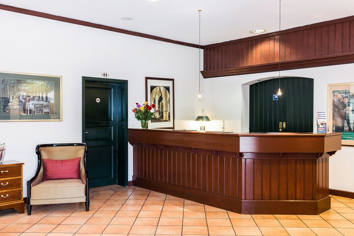 Hotel Interior 4 of 33
