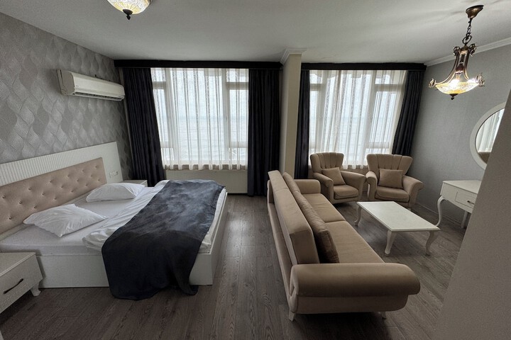 Room 28 of 62