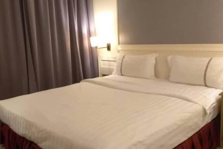 Room 34 of 63