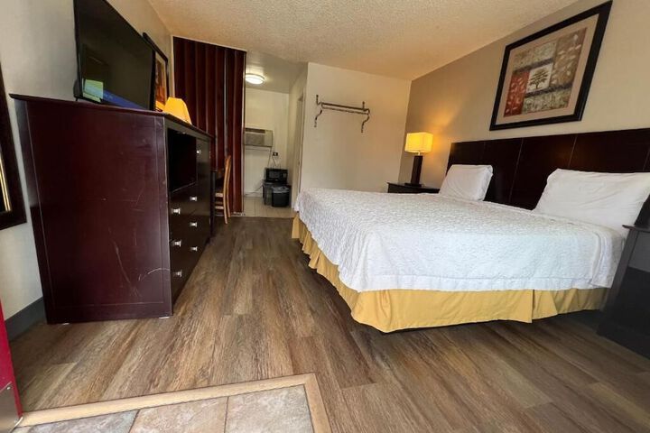 Room 9 of 23