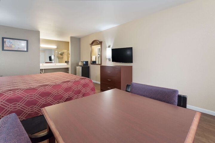 Room 14 of 33