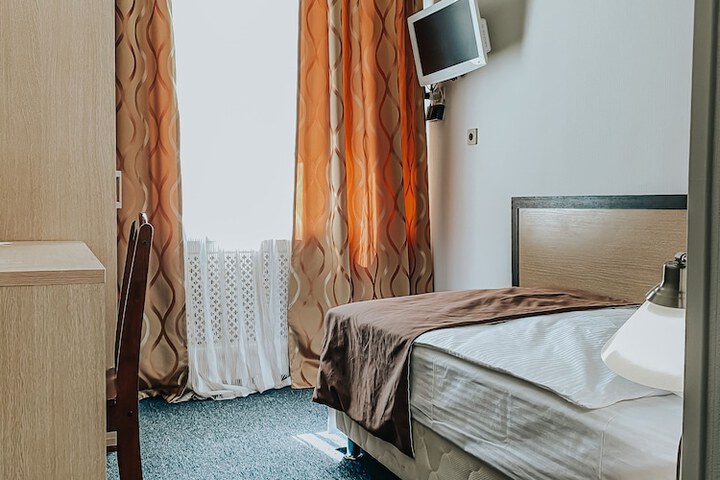 Room 33 of 77