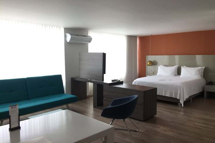 Room 2 of 89