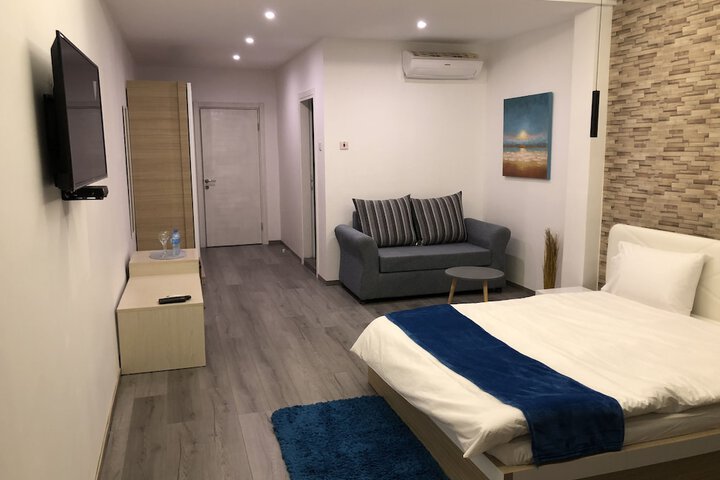 Room 8 of 20