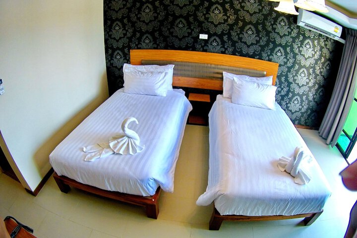 Room 6 of 94