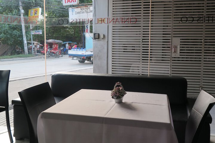 Dining 38 of 48