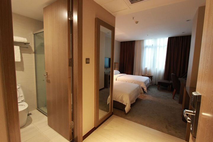 Room 16 of 92