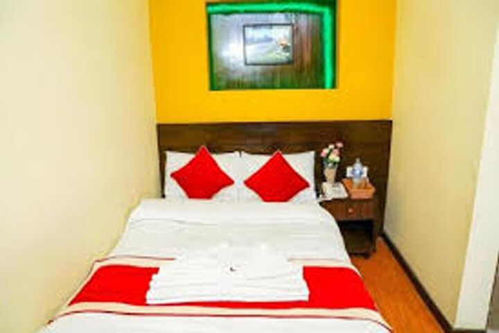 Room 6 of 10