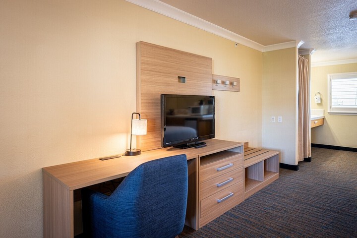 Room 11 of 35