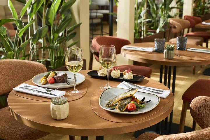 Dining 43 of 57