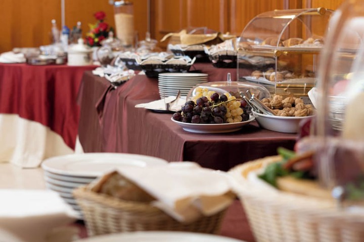 Breakfast/Coffee Service 75 of 121