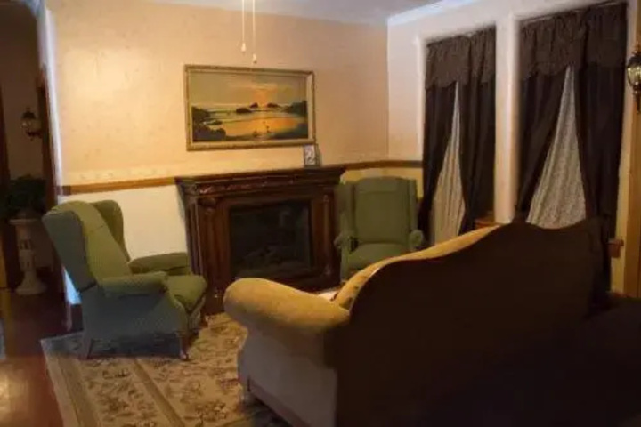 Room 5 of 11