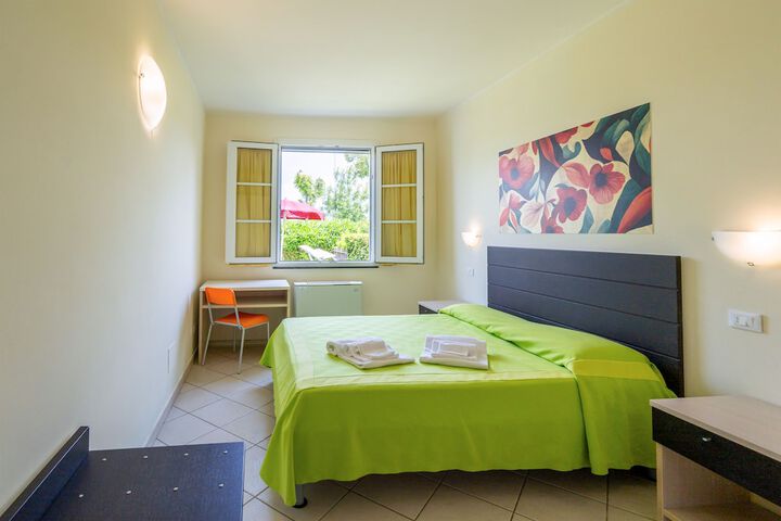 Room 27 of 122
