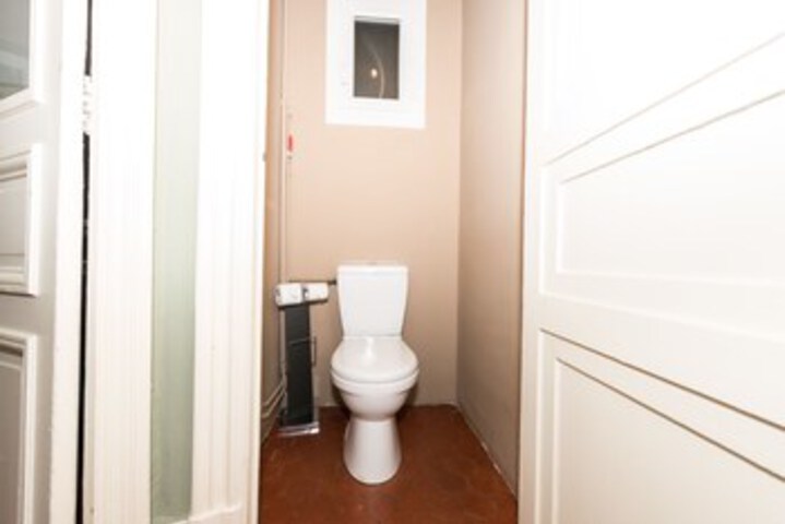 Room 3 of 18