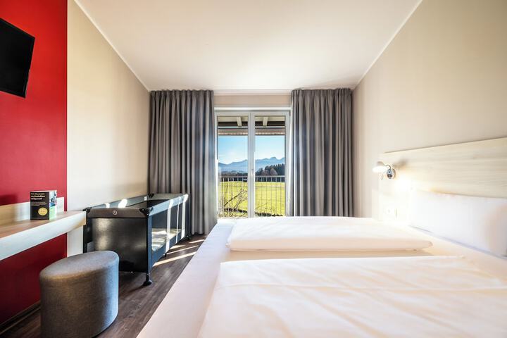 Room 7 of 93