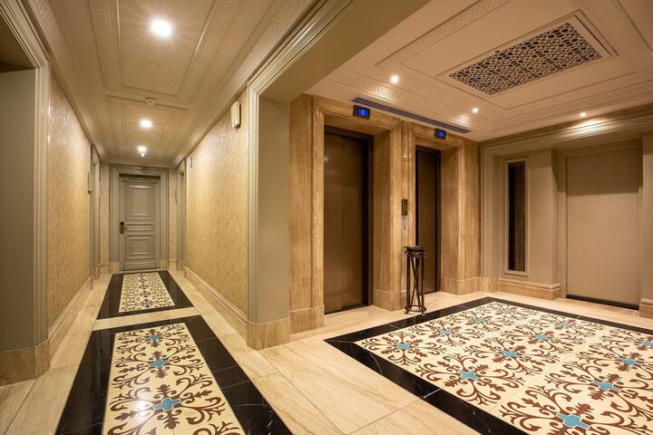 Entrance & Lobby