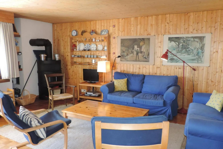 Room 2 of 16
