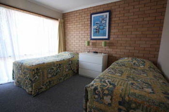 Room 11 of 19