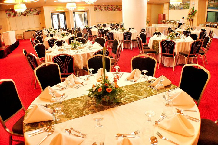 Ballroom/Hall 86 of 95
