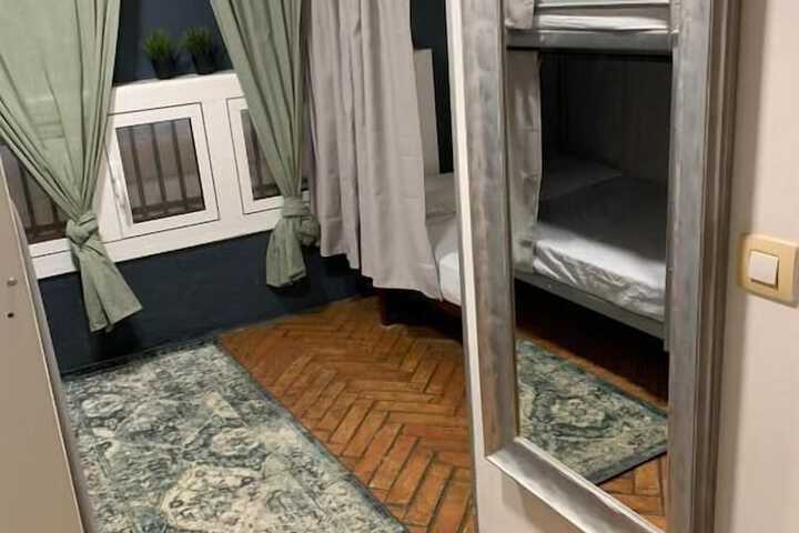 Room 24 of 147