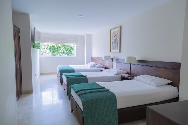 Room 17 of 106