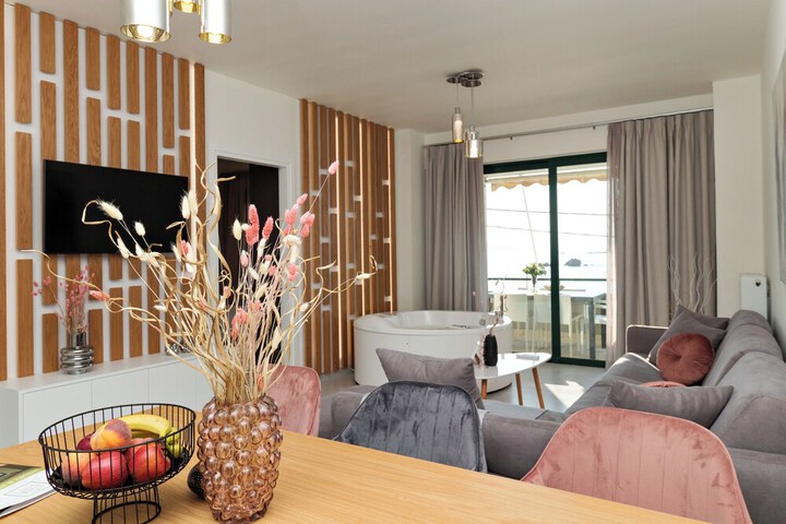 Room 8 of 27