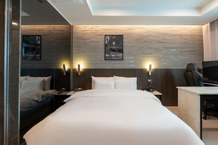 Room 34 of 76