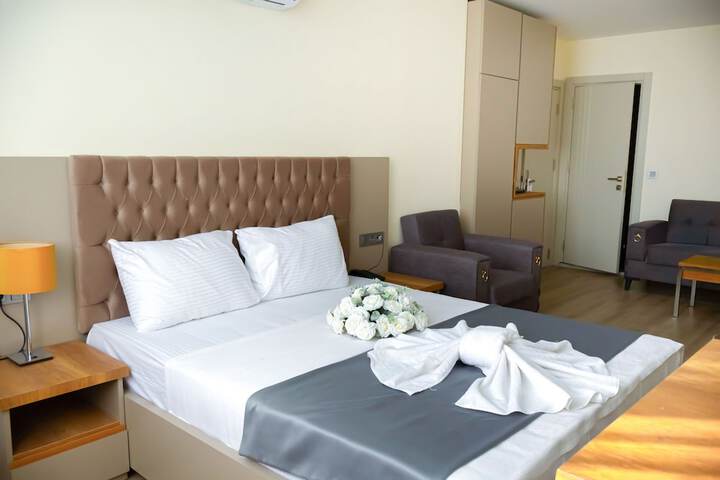Room 3 of 28
