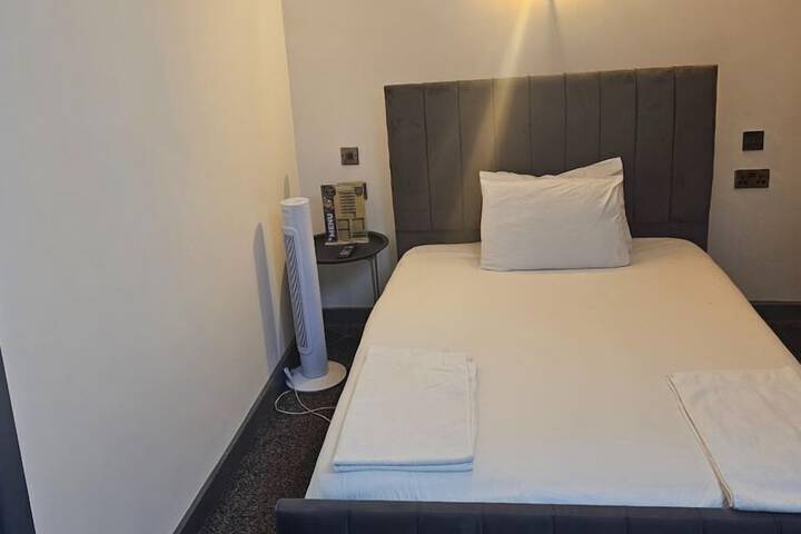 Room 54 of 80