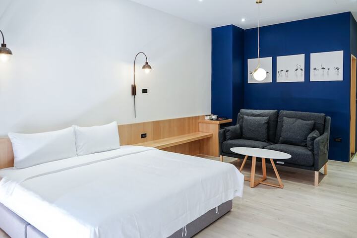 Room 10 of 145