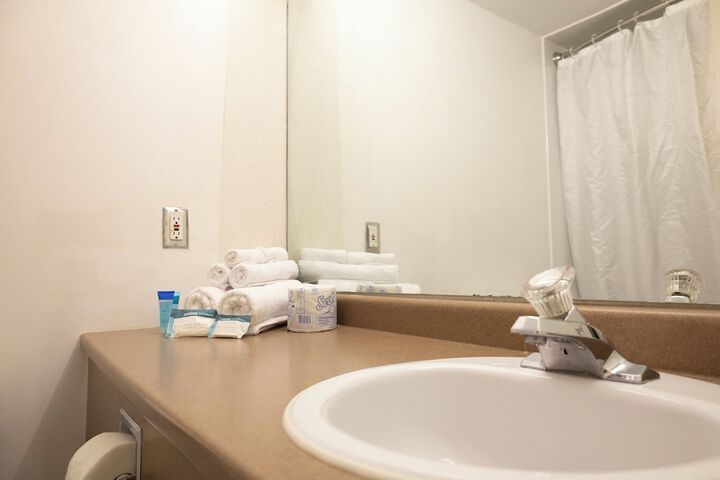 Room 8 of 9