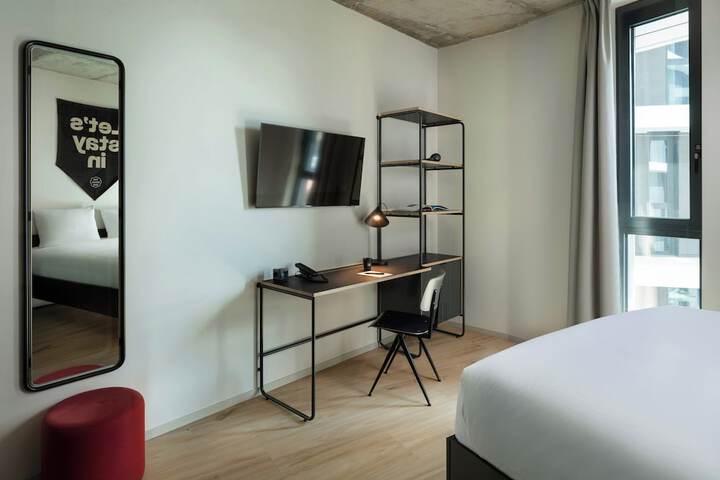 Room 29 of 77