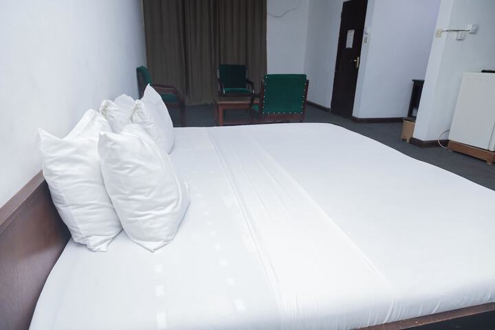 Room 5 of 14