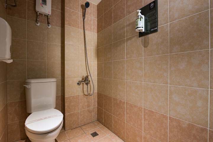 Room 12 of 16