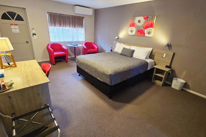 Room 43 of 175