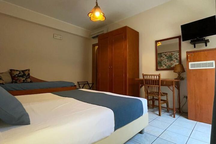 Room 6 of 13