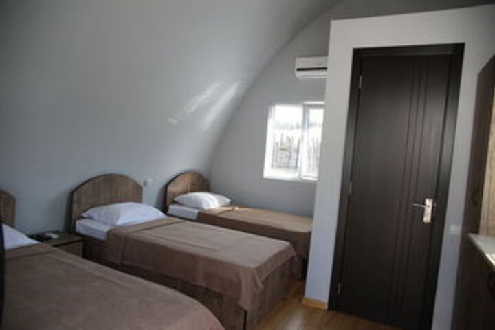 Room 13 of 25