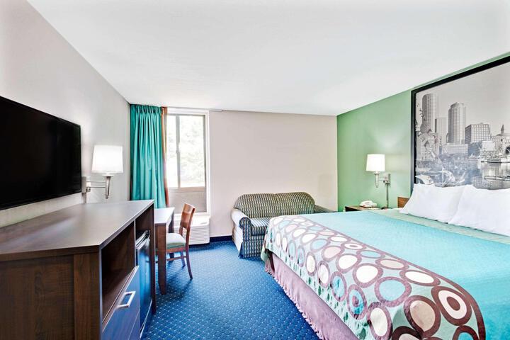1 King Bed (5 of 16)