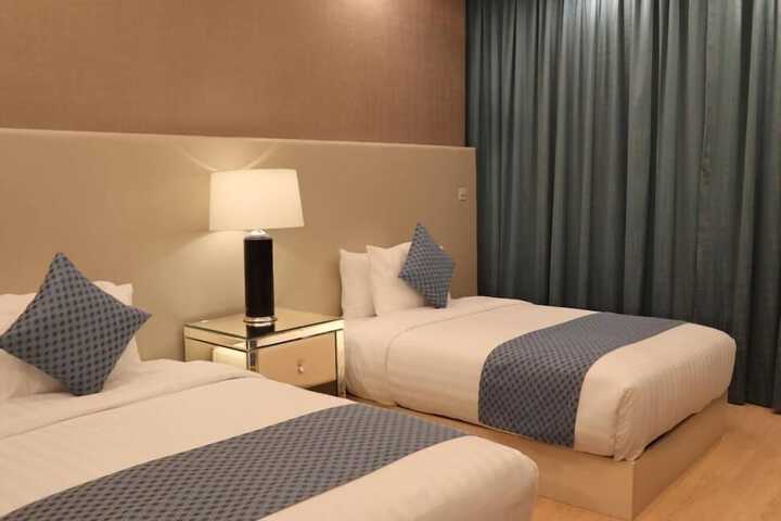 Room 7 of 18