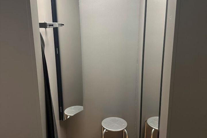 Room 62 of 82