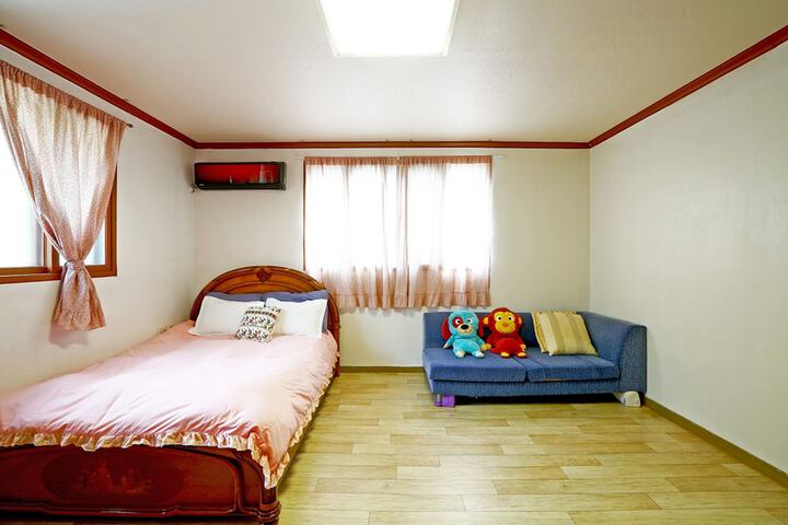 Room 98 of 111