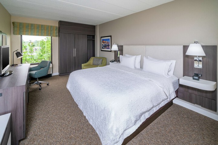 Standard | King Bed (5 of 17)