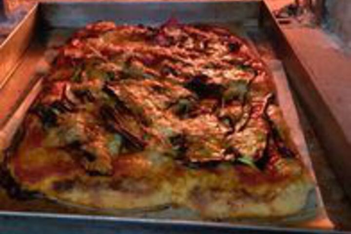 Dining 8 of 27