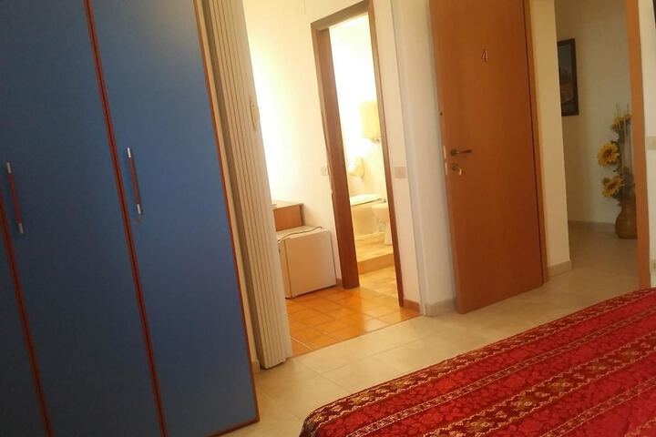 Room 17 of 24
