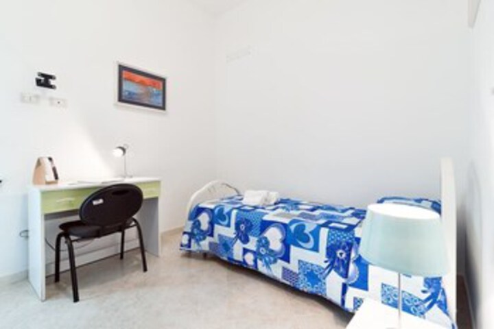 Room 16 of 27