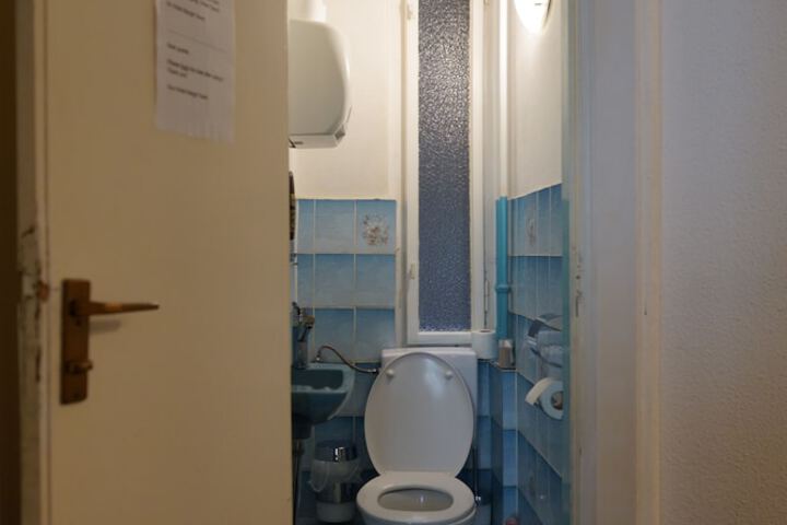 Room 64 of 82