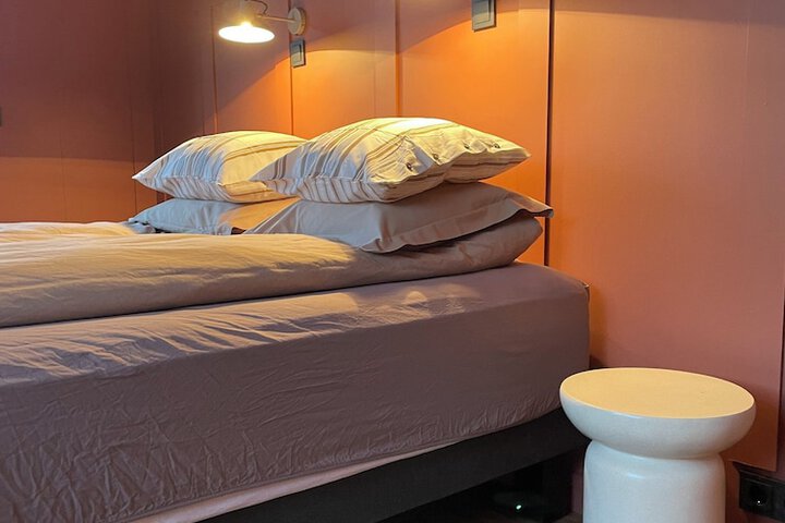 Room 6 of 90