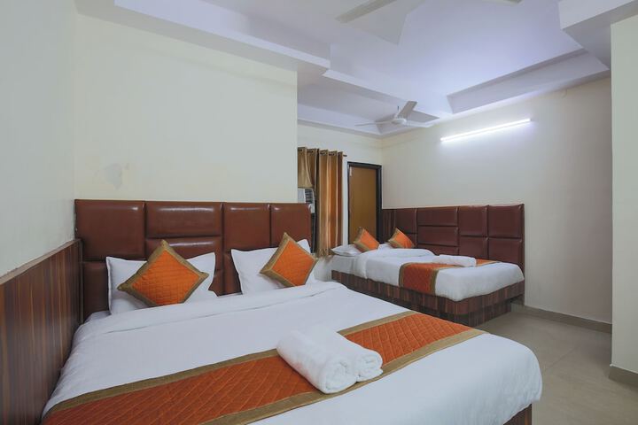 Room 13 of 33
